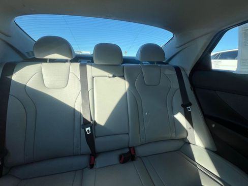 Used 2025 Hyundai Elantra Limited image 37