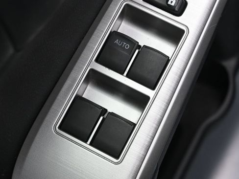Used 2012 Toyota Camry SE FWD image 14