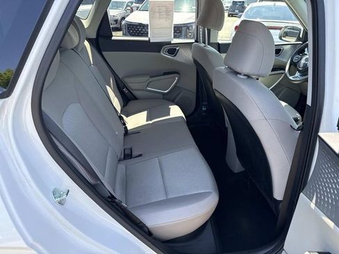 Used 2025 Kia Soul LX w/ LX Technology Package FWD image 11