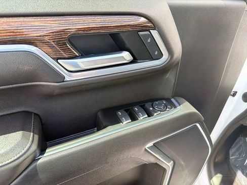 Used 2022 GMC Sierra 1500 SLE image 18