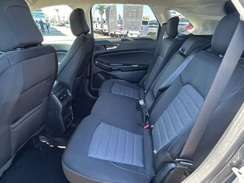 Certified 2022 Ford Edge SE w/ Black Appearance Package image 15