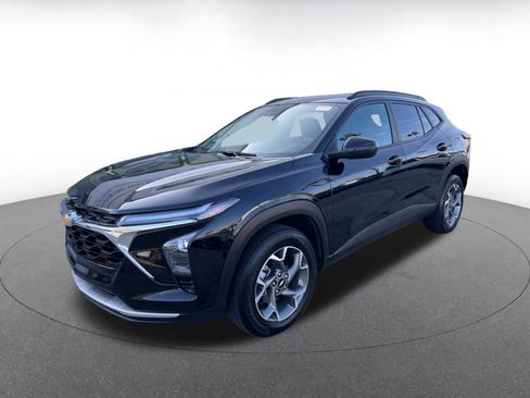 Used 2025 Chevrolet Trax LT FWD image 4