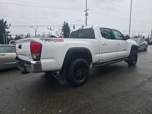 Used 2017 Toyota Tacoma TRD Off-Road w/ Tow Package image 2