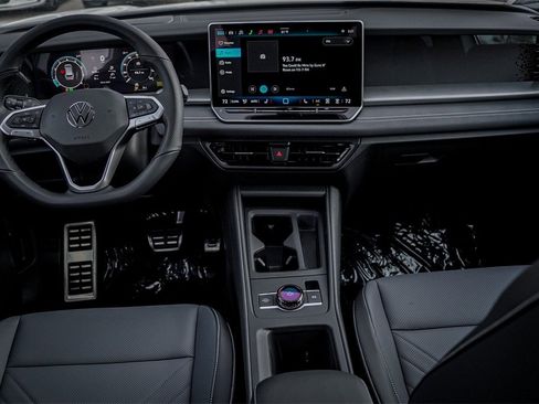 New 2026 Volkswagen Tiguan SE R-Line image 23