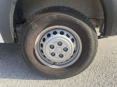 Used 2025 RAM ProMaster 2500 w/ Safety Group FWD image 25