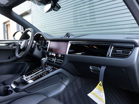 Certified 2026 Porsche Macan image 35
