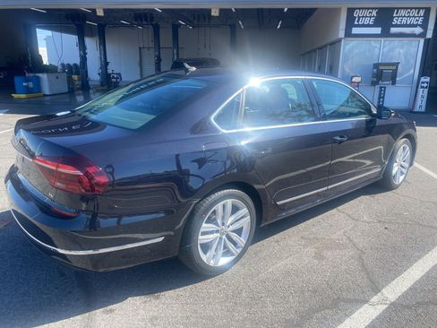 Used 2018 Volkswagen Passat 2.0T SEL Premium image 5