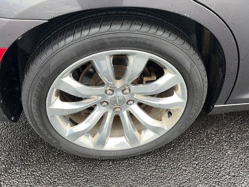 Used 2017 Chrysler 300 C RWD image 37