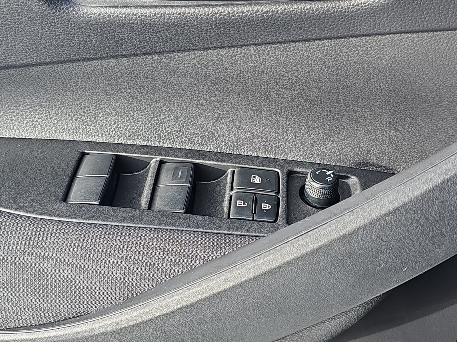 Used 2026 Toyota Corolla LE FWD image 28