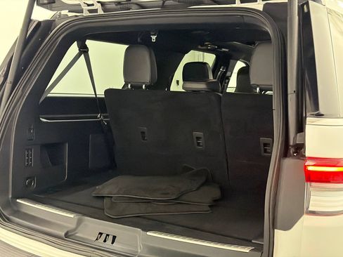 Certified 2023 Lincoln Navigator L Reserve AWD/4WD image 9