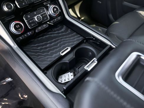 Used 2022 GMC Yukon XL Denali w/ Denali Premium Package image 24