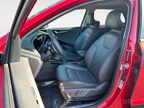 Used 2023 Kia Niro Wave w/ Wave Preserve Package FWD image 7