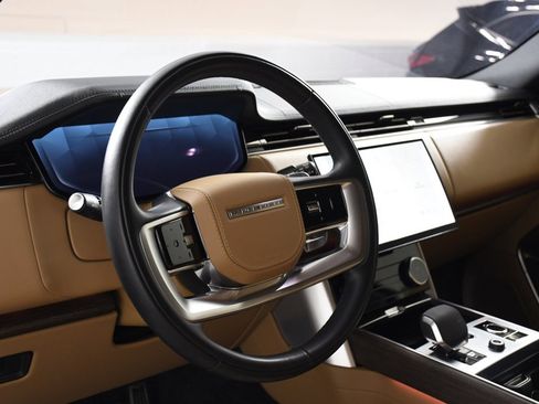 Used 2023 Land Rover Range Rover Long Wheelbase SE image 13