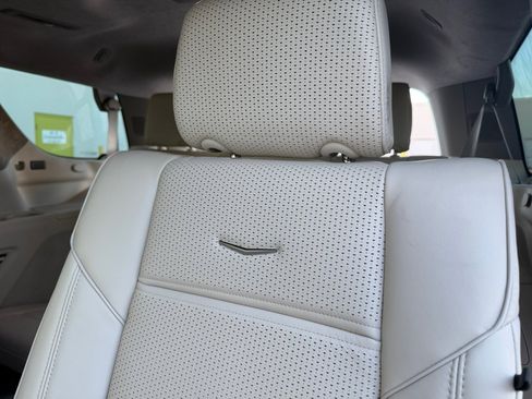 Used 2024 Cadillac Escalade Premium Luxury Platinum image 10