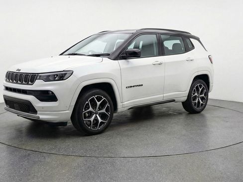 Used 2025 Jeep Compass Limited AWD/4WD image 3