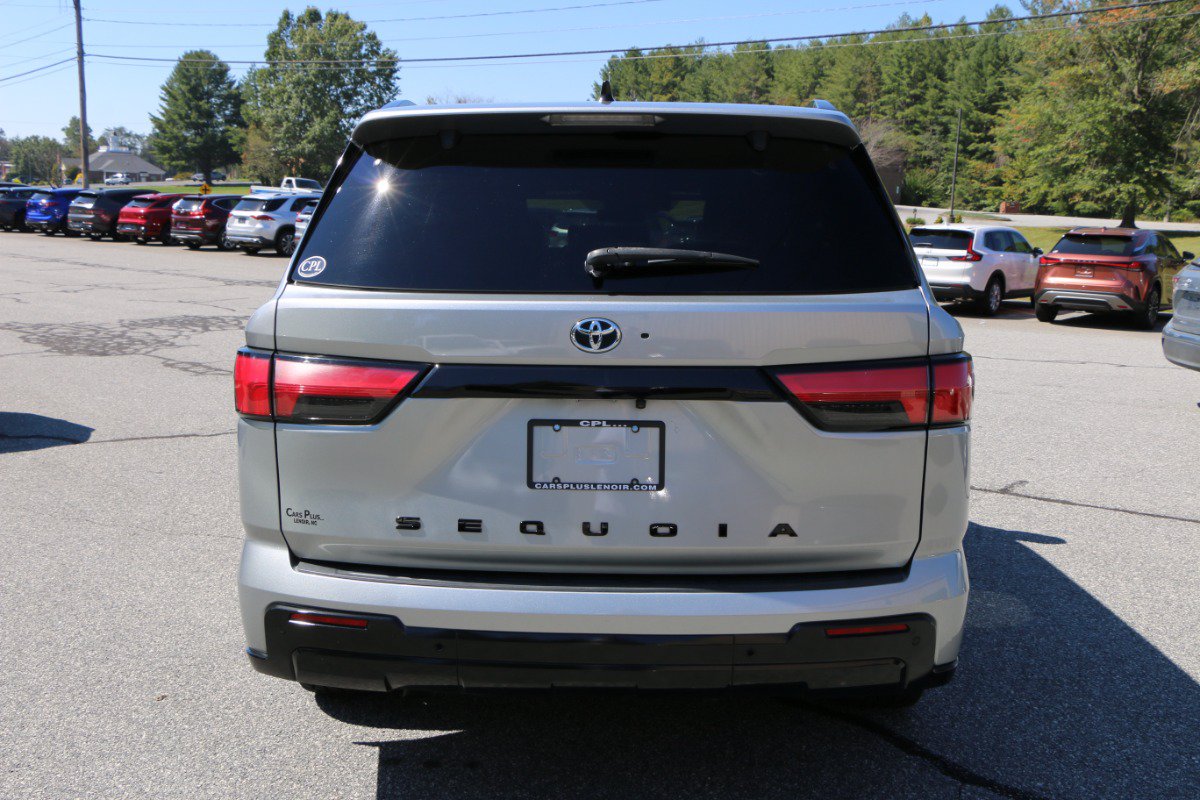 Used 2023 Toyota Sequoia Platinum AWD/4WD image 4