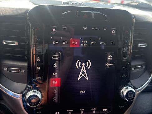 Used 2019 RAM 1500 Laramie AWD/4WD image 19