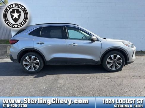 Used 2024 Ford Escape Platinum AWD/4WD image 2