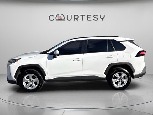 Used 2021 Toyota RAV4 XLE image 4