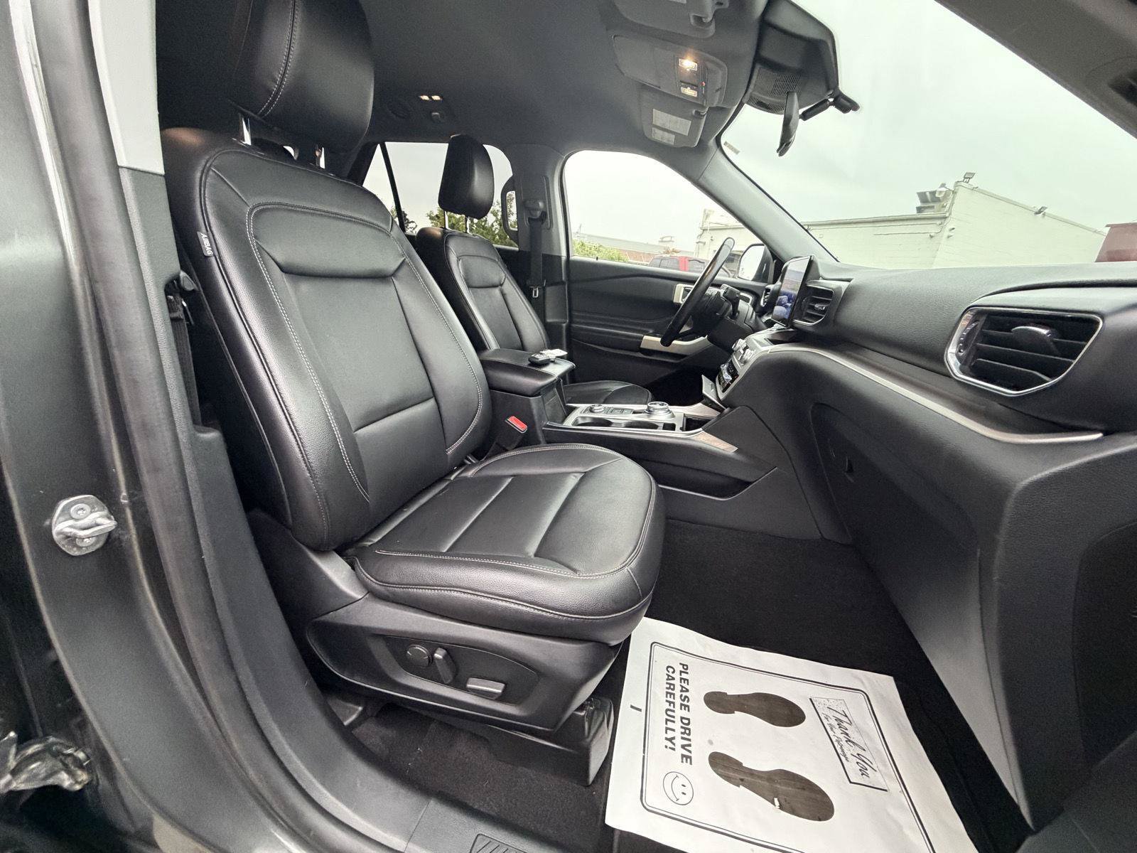 Used 2020 Ford Explorer XLT w/ Equipment Group 202A AWD/4WD image 29