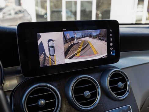 Used 2022 Mercedes-Benz GLC 300 4MATIC w/ Multimedia Package Lite image 19