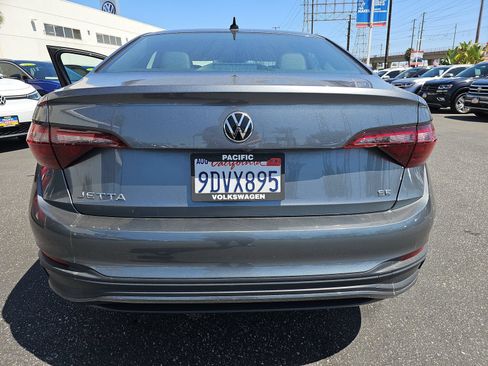 Used 2022 Volkswagen Jetta SE FWD image 11