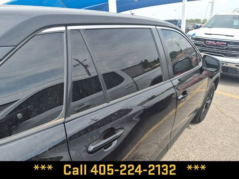 Used 2023 Toyota RAV4 LE AWD/4WD image 19