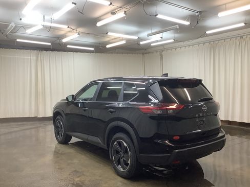 Used 2025 Nissan Rogue SV FWD image 8