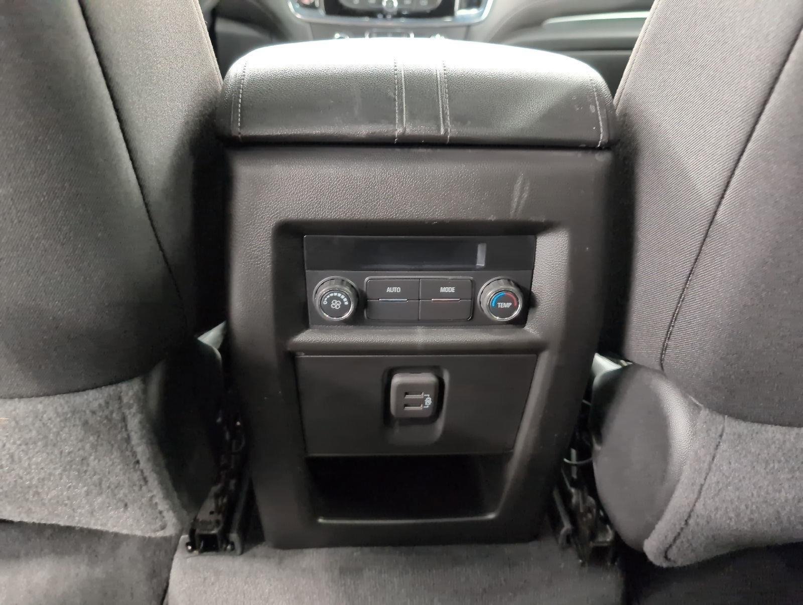 Used 2023 Chevrolet Traverse LT FWD image 50