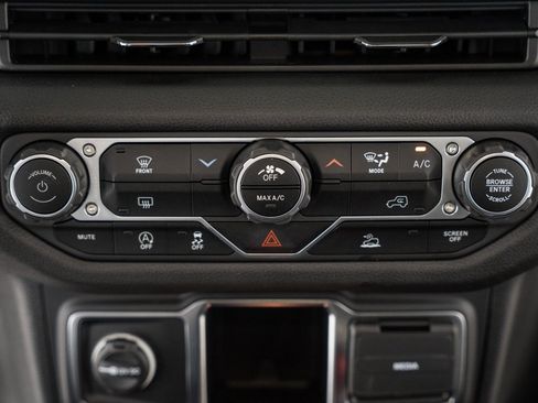 Used 2024 Jeep Wrangler Sport image 28