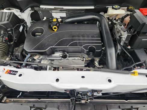 Used 2025 Chevrolet Equinox ACTIV w/ Safety and Technology Package FWD image 31