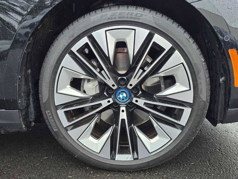 Used 2024 BMW i5 eDrive40i w/ M Sport Package image 9