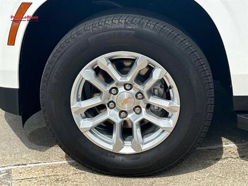 Used 2025 Chevrolet Tahoe LT AWD/4WD image 4