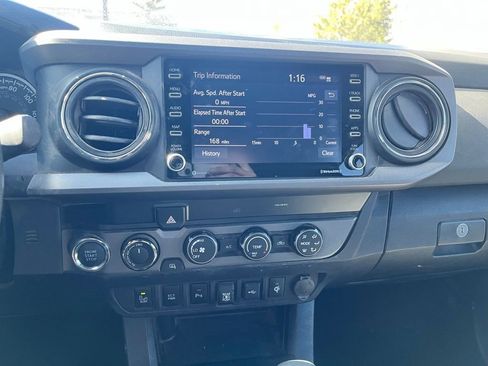 Used 2020 Toyota Tacoma TRD Off-Road image 20