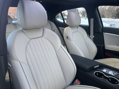 Used 2025 Genesis G70 2.5T w/ Sport Prestige Package image 32