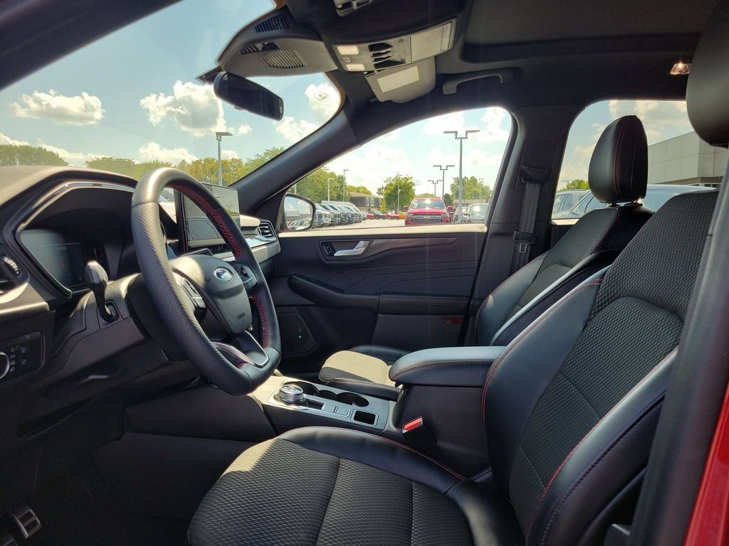 Certified 2023 Ford Escape ST-Line w/ Tech Pack #1 AWD/4WD image 18