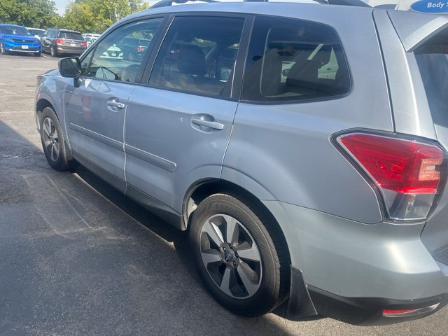 Used 2017 Subaru Forester 2.5i Premium AWD/4WD image 5