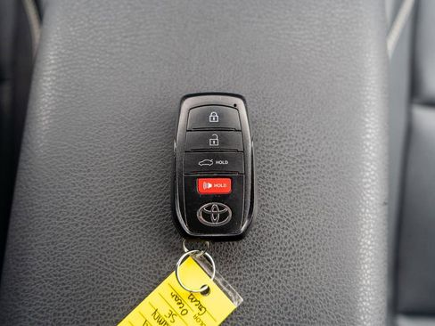 Used 2025 Toyota Camry SE image 30