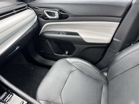 Used 2023 Jeep Compass Limited w/ Sun and Sound Group AWD/4WD image 32