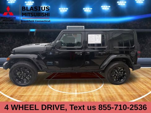 Used 2025 Jeep Wrangler Unlimited Sahara w/ Safety Group image 6