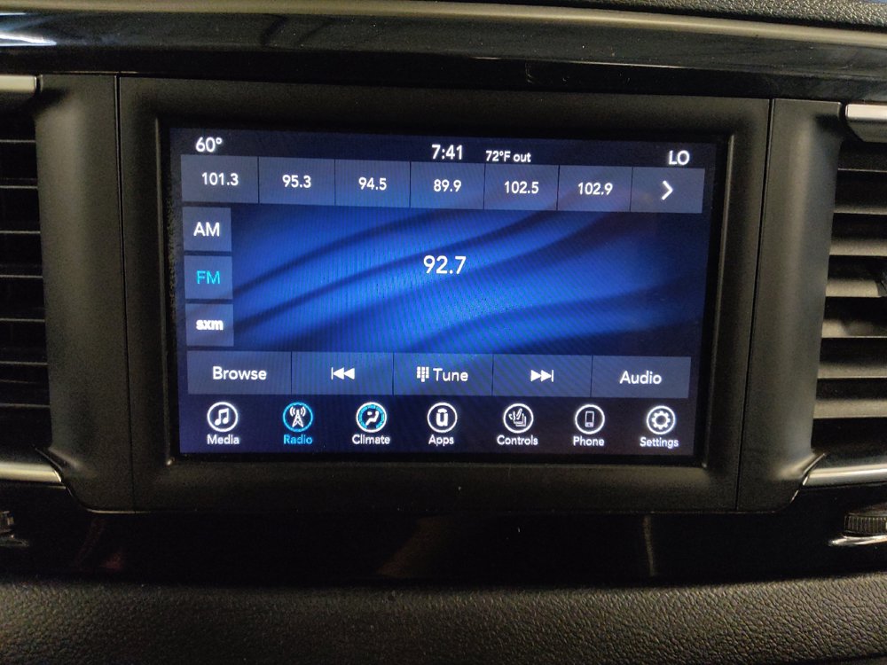 Used 2020 Chrysler Pacifica Touring-L FWD image 25