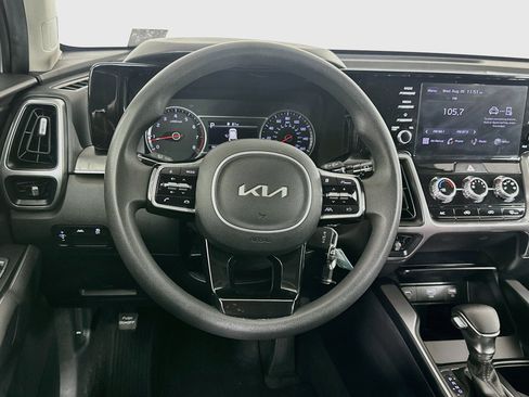 Used 2022 Kia Sorento LX FWD image 17