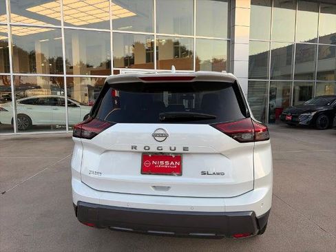 Certified 2024 Nissan Rogue SL AWD/4WD image 11