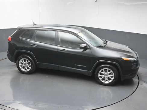 Used 2014 Jeep Cherokee Sport FWD image 46