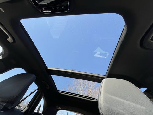 Used 2025 Mercedes-Benz GLC 300 300 image 28