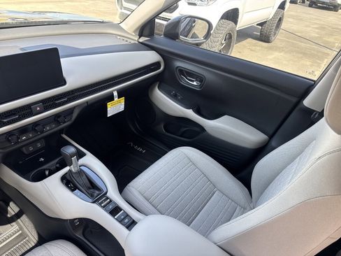 New 2026 Honda HR-V LX image 9