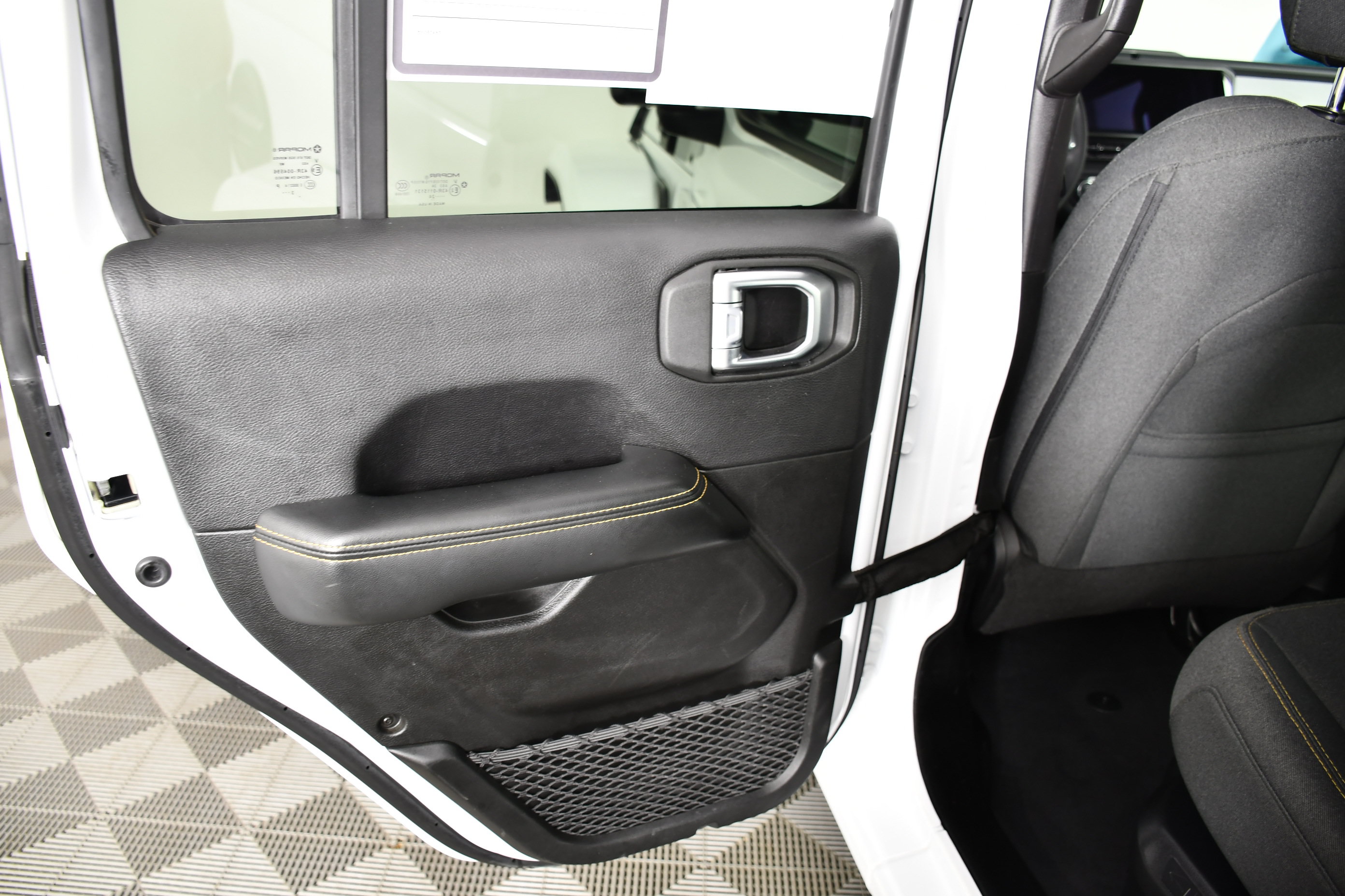 Used 2024 Jeep Wrangler Unlimited Sahara AWD/4WD image 45