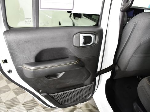 Used 2024 Jeep Wrangler Unlimited Sahara AWD/4WD image 45