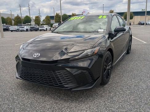 Certified 2025 Toyota Camry SE image 8