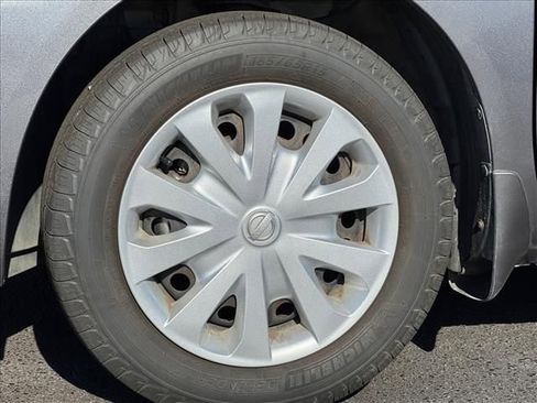 Used 2019 Nissan Versa S FWD image 9